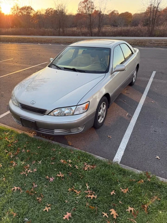 1997 Lexus ES 3rd Gen - Image 2 of 13