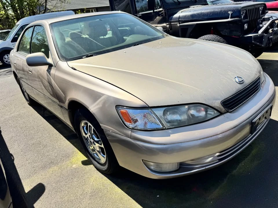 1997 Lexus ES 2nd Gen - Image 2 of 10