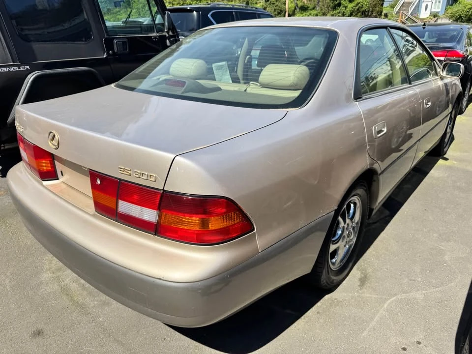 1997 Lexus ES 2nd Gen - Image 4 of 10