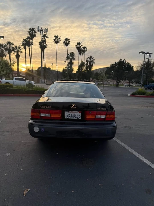 1997 Lexus ES 3rd Gen - Image 5 of 13