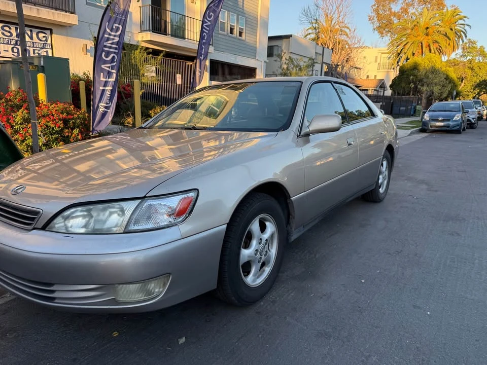 1997 Lexus ES 3rd Gen - Image 2 of 19