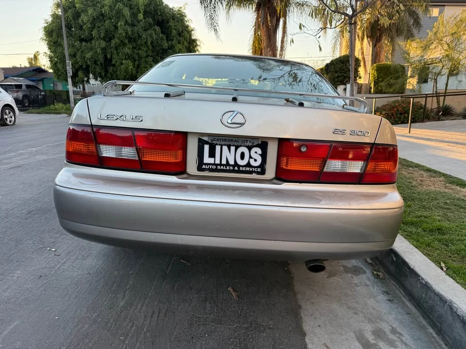 1997 Lexus ES 3rd Gen - Image 4 of 19