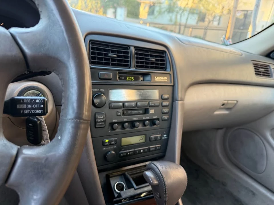 1997 Lexus ES 3rd Gen - Image 16 of 19