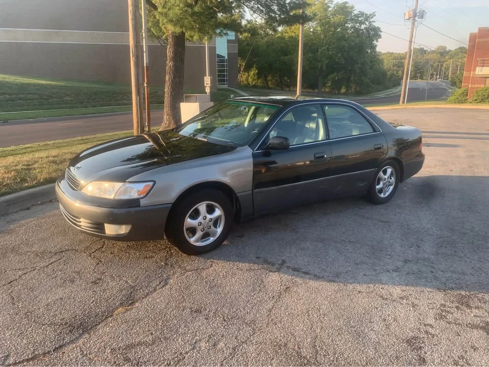 1997 Lexus ES 3rd Gen - Image 2 of 5