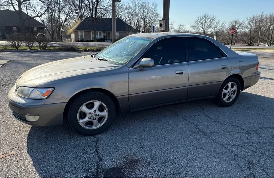 1997 Lexus ES 3rd Gen - Image 2 of 7