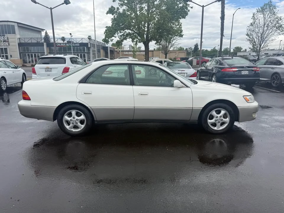 1997 Lexus ES 3rd Gen - Image 4 of 20