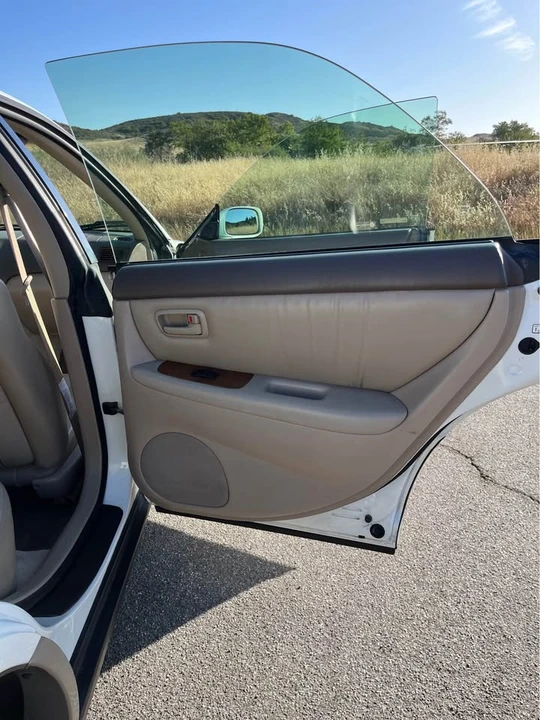 1997 Lexus ES 3rd Gen - Image 11 of 18