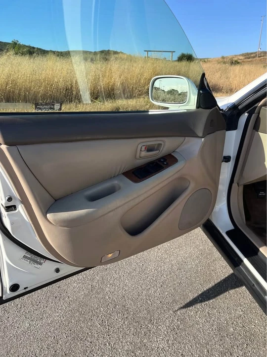 1997 Lexus ES 3rd Gen - Image 13 of 18