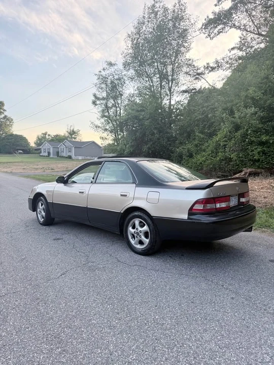 1997 Lexus ES 3rd Gen - Image 13 of 18