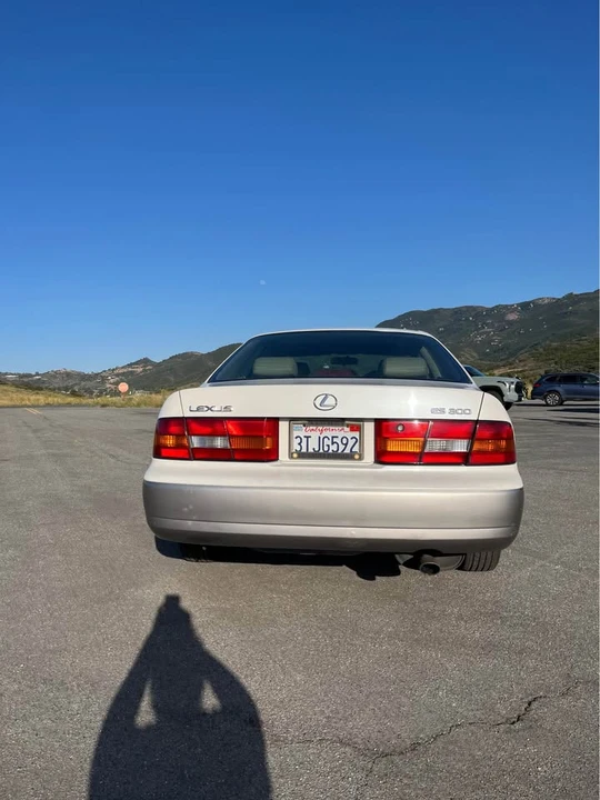 1997 Lexus ES 3rd Gen - Image 4 of 18