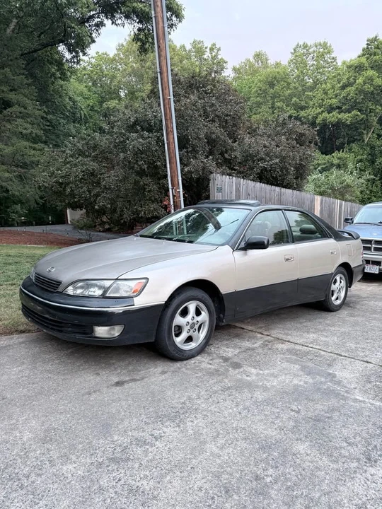 1997 Lexus ES 3rd Gen - Image 2 of 17