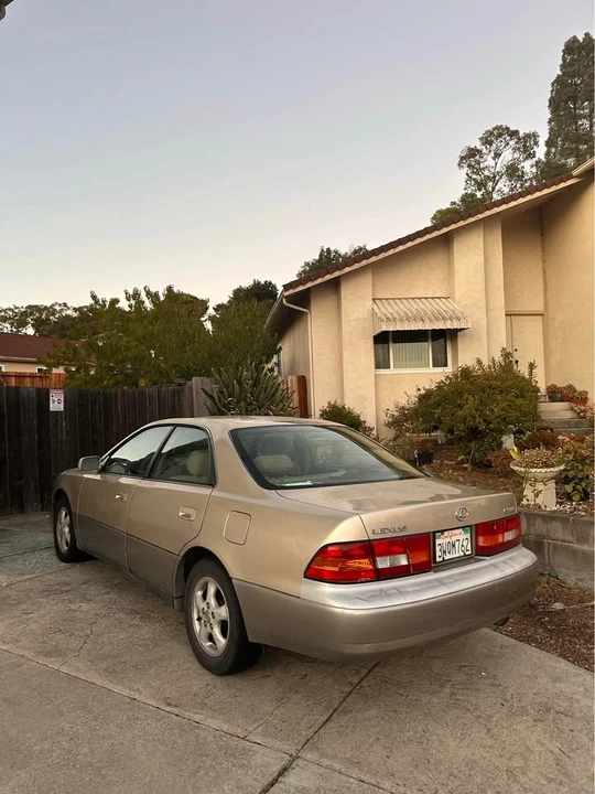 1997 Lexus ES 3rd Gen - Image 3 of 4