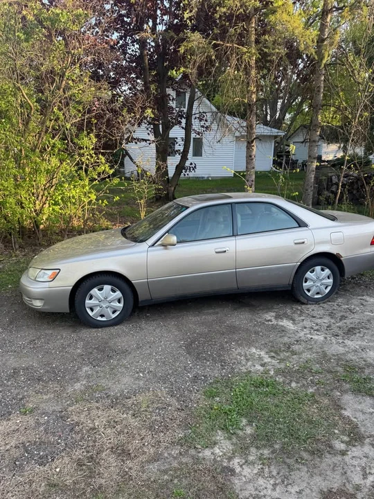 1997 Lexus ES 3rd Gen - Image 2 of 5