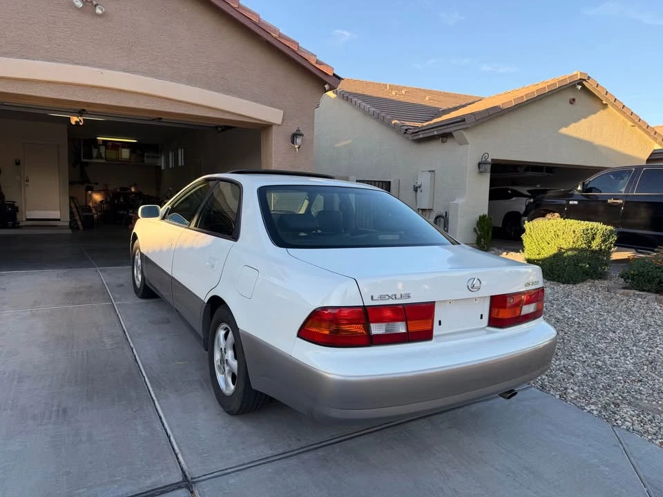 1997 Lexus ES 3rd Gen - Image 16 of 19