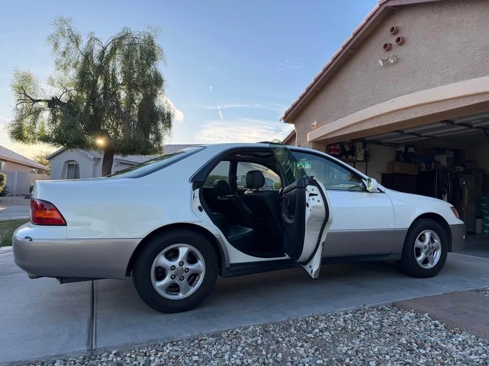 1997 Lexus ES 3rd Gen - Image 11 of 19