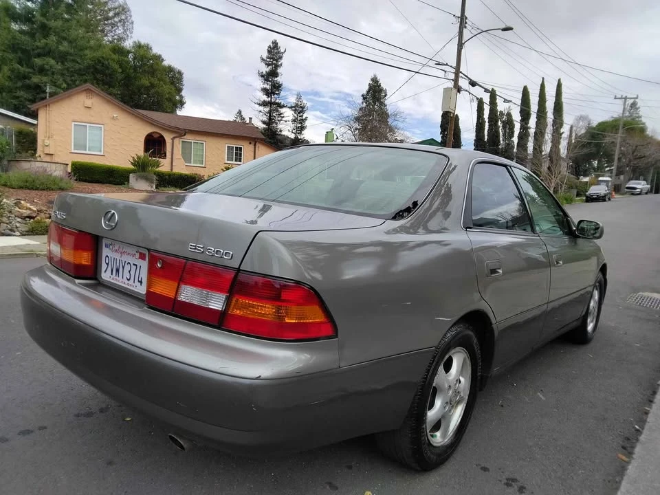1997 Lexus ES 3rd Gen - Image 2 of 15