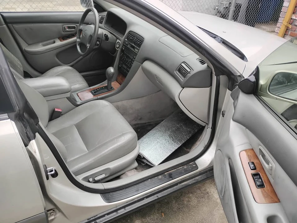 1997 Lexus ES 2nd Gen - Image 3 of 4