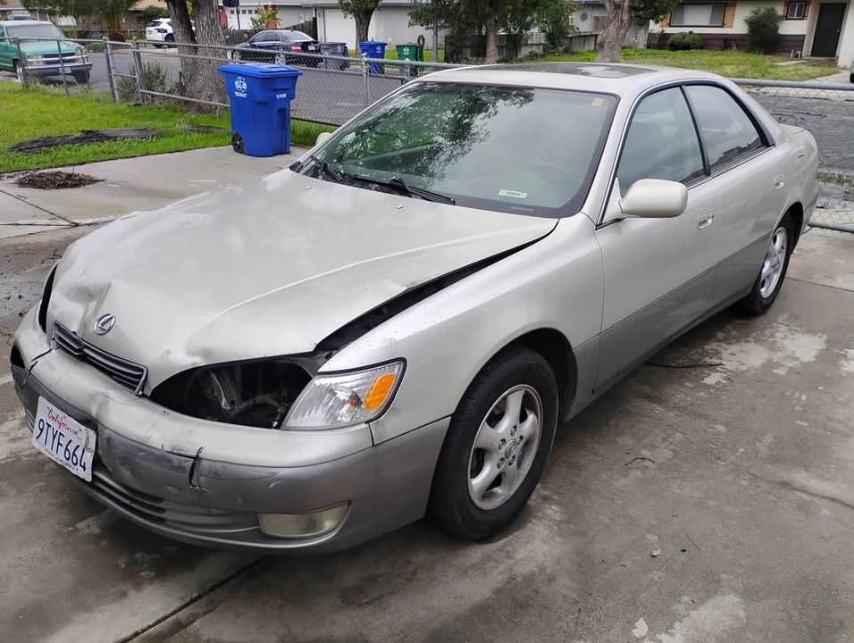 1997 Lexus ES 2nd Gen - Image 2 of 4