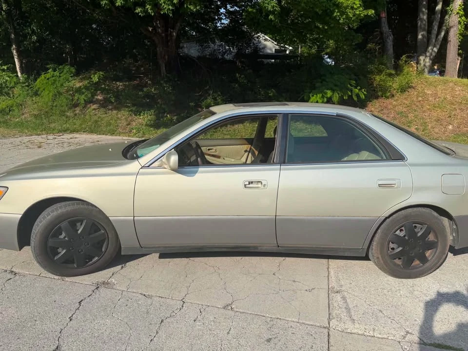 1997 Lexus ES 3rd Gen - Image 4 of 6