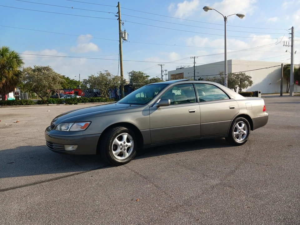 1997 Lexus ES 3rd Gen - Image 15 of 31