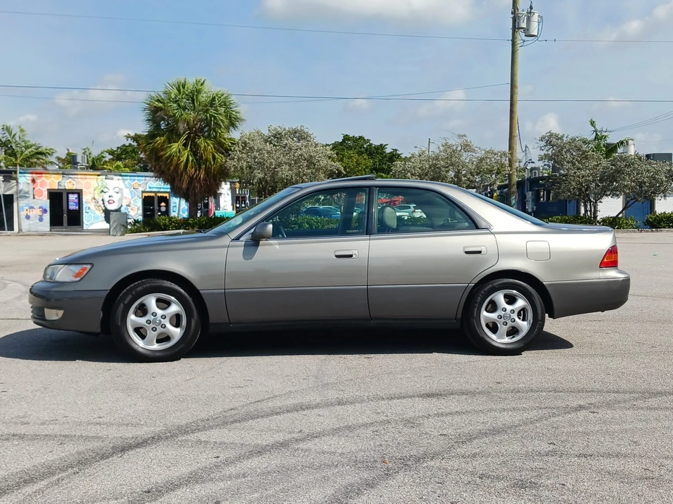1997 Lexus ES 3rd Gen - Image 14 of 31