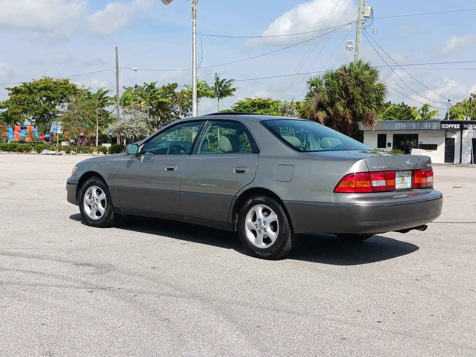 1997 Lexus ES 3rd Gen - Image 12 of 31