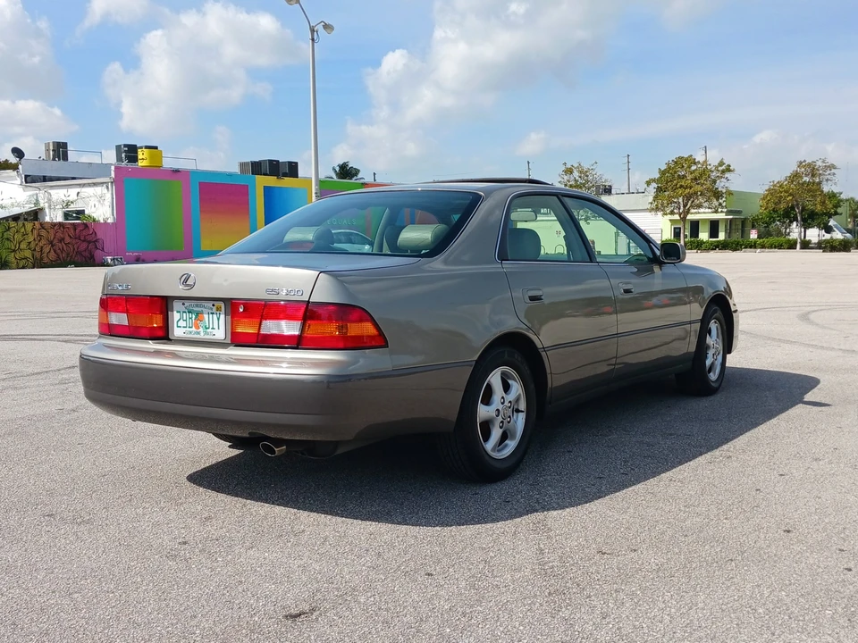1997 Lexus ES 3rd Gen - Image 8 of 31