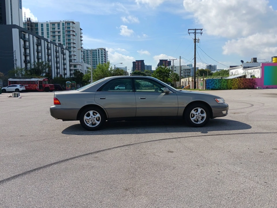 1997 Lexus ES 3rd Gen - Image 6 of 31