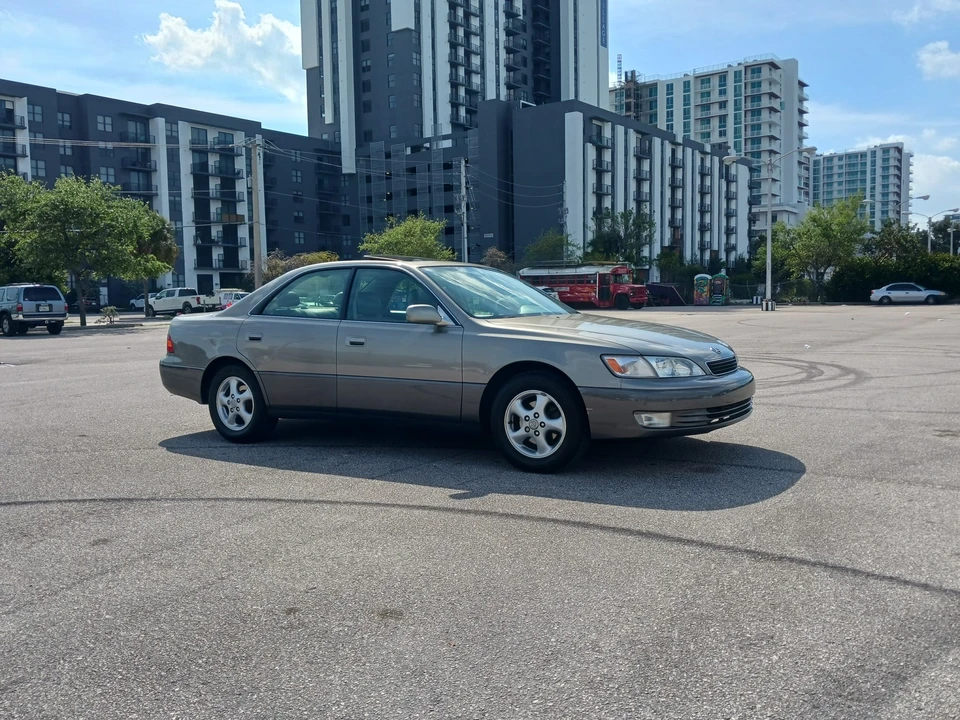 1997 Lexus ES 3rd Gen - Image 5 of 31