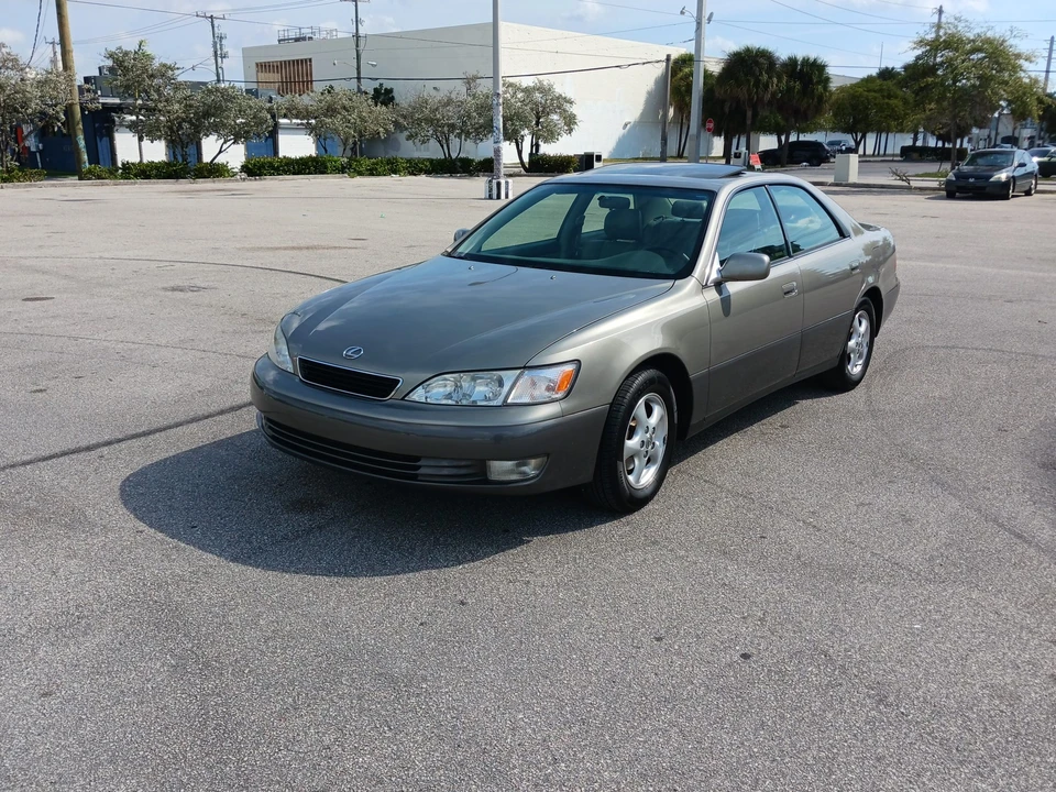 1997 Lexus ES 3rd Gen - Image 2 of 31