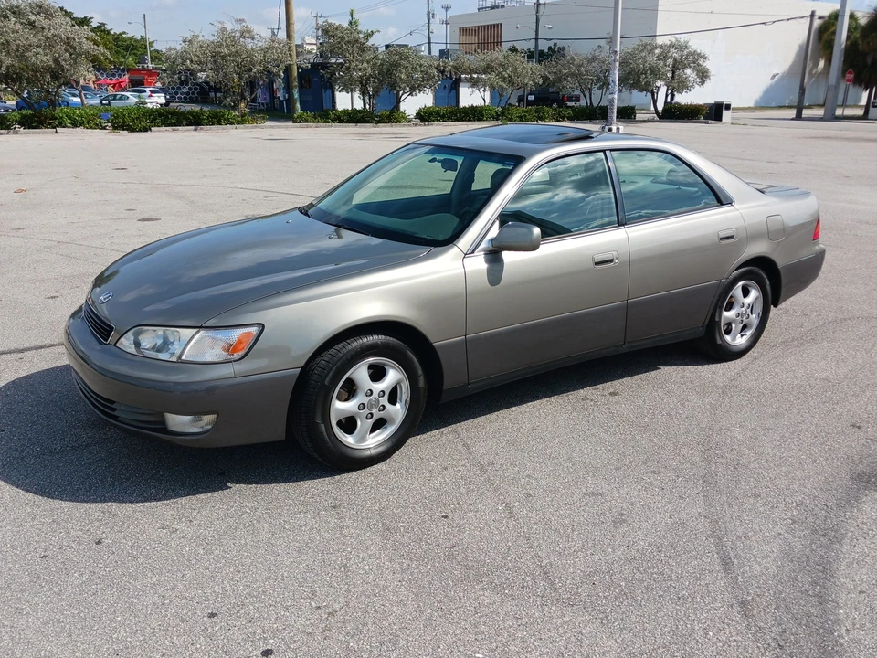 1997 Lexus ES 3rd Gen - Image 16 of 31