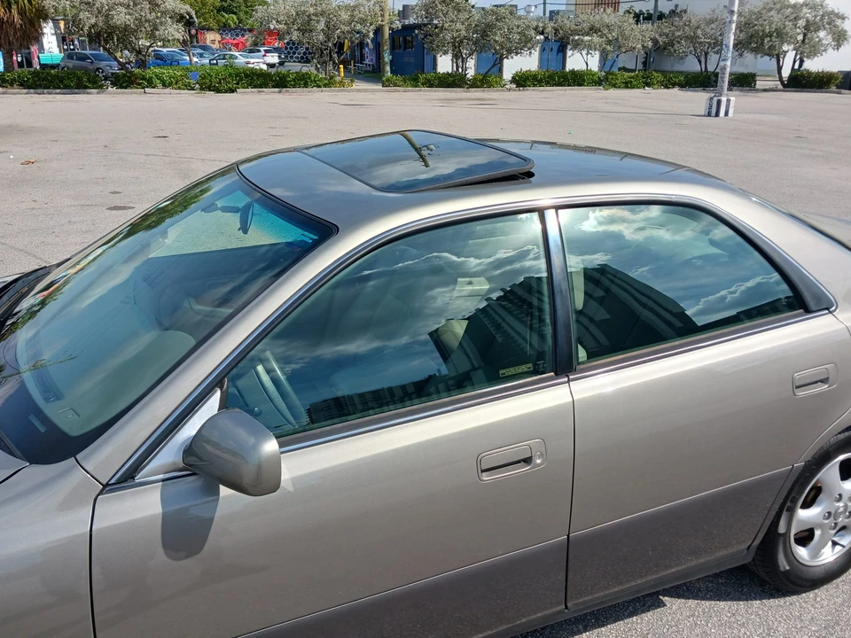 1997 Lexus ES 3rd Gen - Image 18 of 31