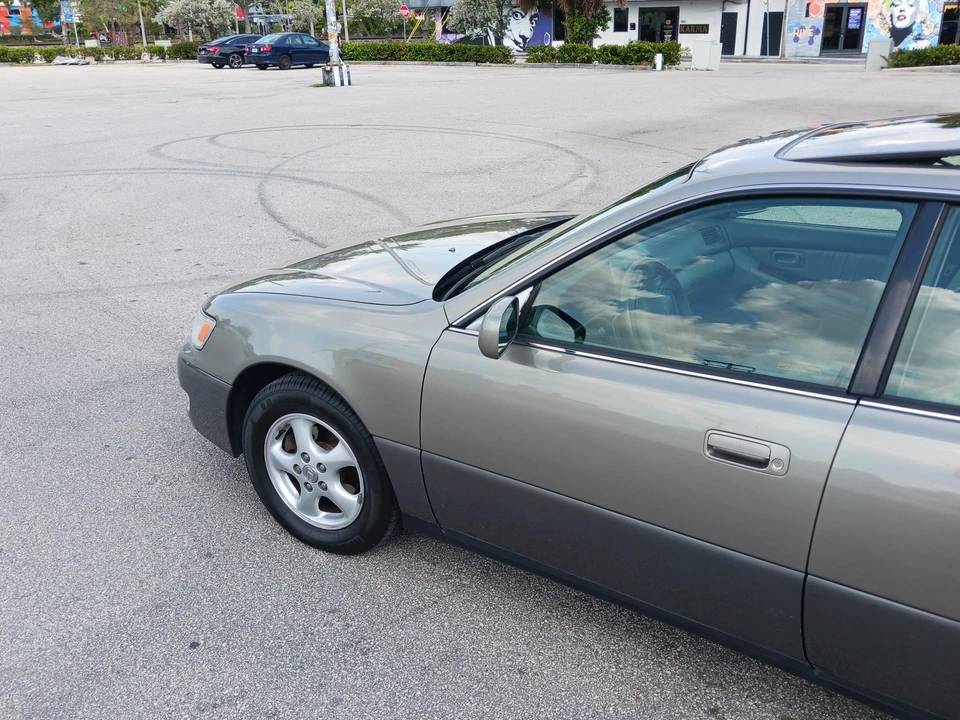 1997 Lexus ES 3rd Gen - Image 19 of 31