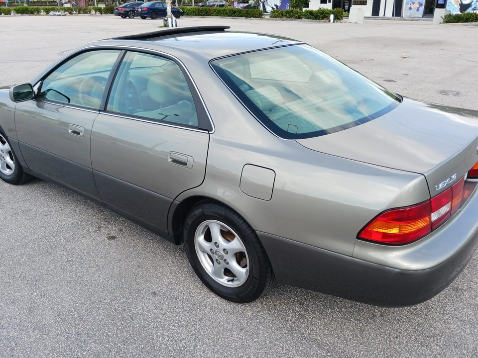 1997 Lexus ES 3rd Gen - Image 13 of 31