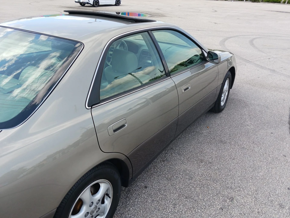 1997 Lexus ES 3rd Gen - Image 21 of 31