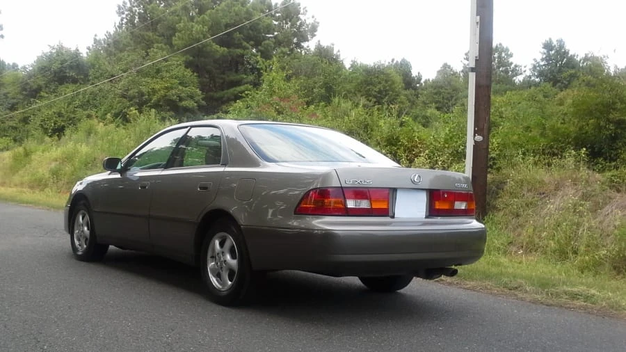 1997 Lexus ES 3rd Gen - Image 2 of 8