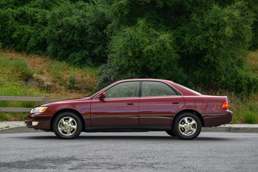 1997 Lexus ES 3rd Gen - Image 21 of 31