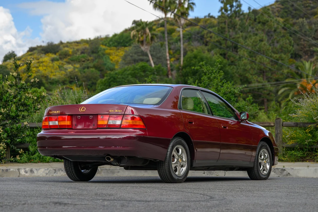 1997 Lexus ES 3rd Gen - Image 13 of 31