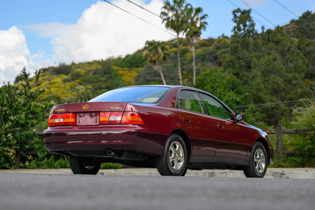 1997 Lexus ES 3rd Gen - Image 14 of 31