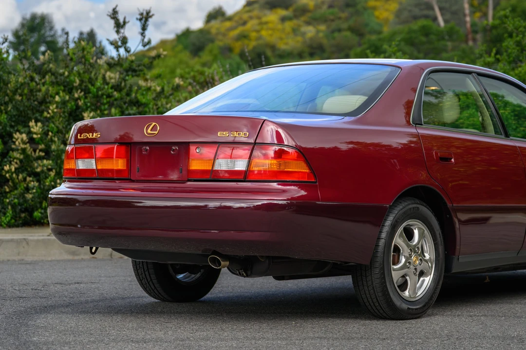 1997 Lexus ES 3rd Gen - Image 27 of 31