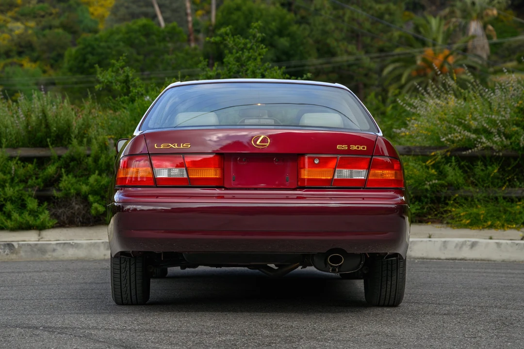 1997 Lexus ES 3rd Gen - Image 16 of 31