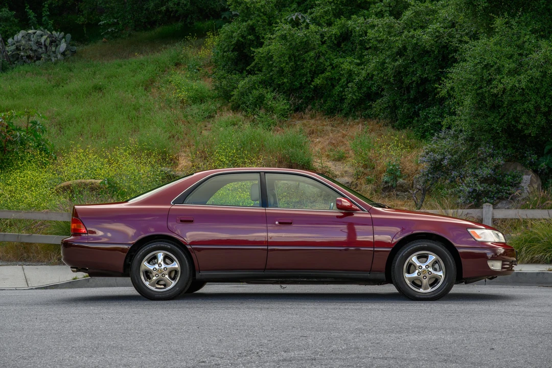 1997 Lexus ES 3rd Gen - Image 11 of 31