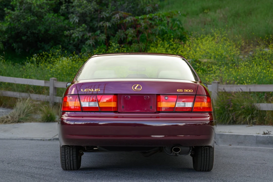 1997 Lexus ES 3rd Gen - Image 17 of 31