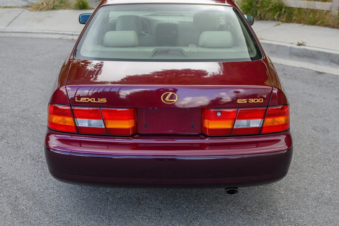 1997 Lexus ES 3rd Gen - Image 29 of 31