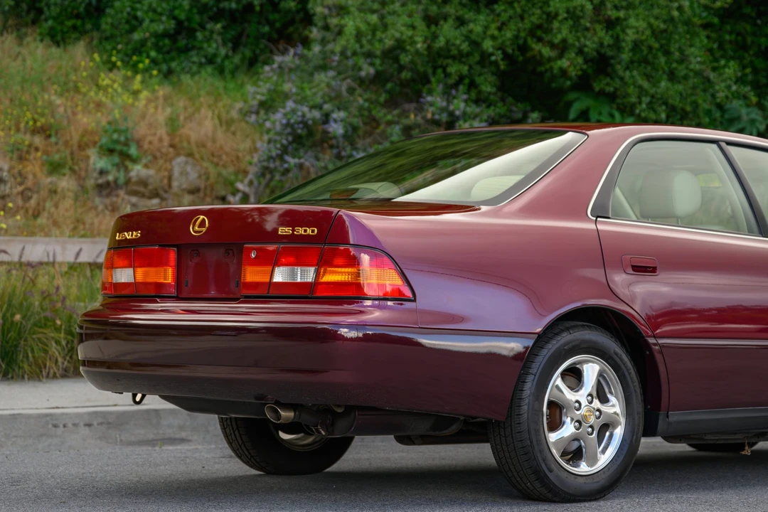 1997 Lexus ES 3rd Gen - Image 28 of 31