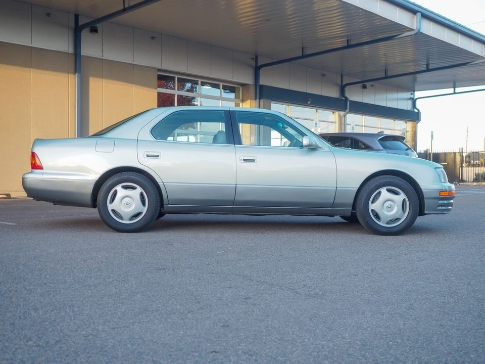 1997 Lexus LS 2nd Gen - Image 10 of 12