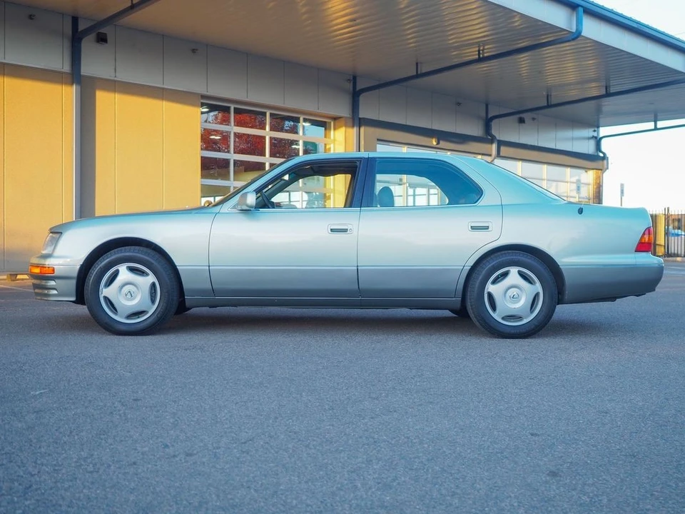 1997 Lexus LS 2nd Gen - Image 11 of 12