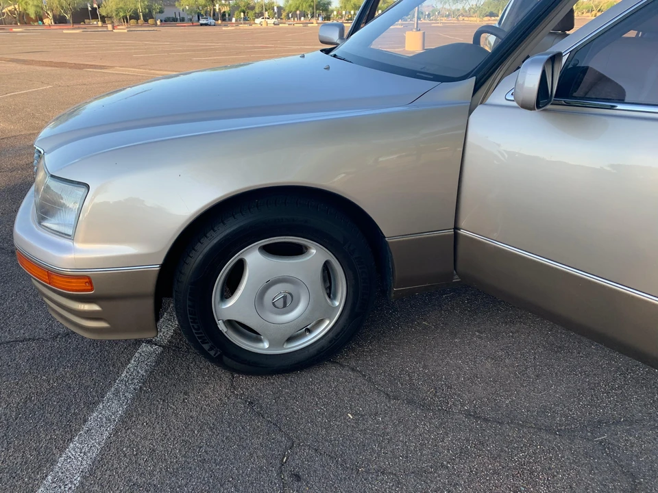 1997 Lexus LS 2nd Gen - Image 16 of 31