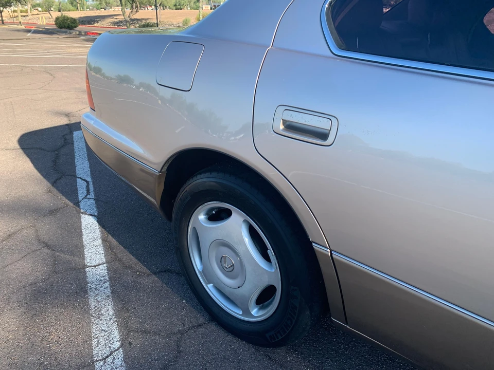 1997 Lexus LS 2nd Gen - Image 25 of 31