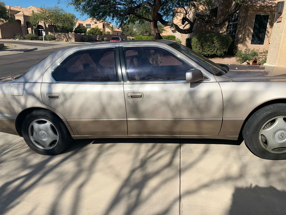 1997 Lexus LS 2nd Gen - Image 26 of 31